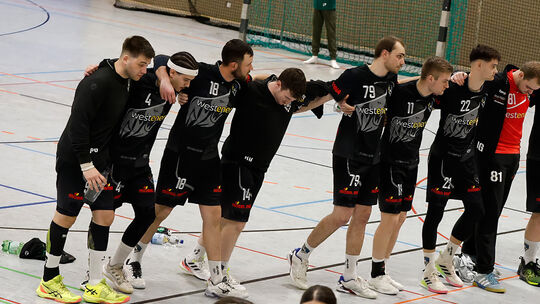 Derbysieger: Die HSG Nahe-Glan jubelt in der Bad Sobernheimer Dümmler-Halle mit ihren Fans.