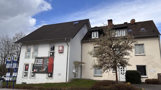 Die Caritas-Geschäftsstelle in der Rathausstraße in Altenkirchen bietet ein breites Spektrum von Angeboten: Eine Unterkunft für