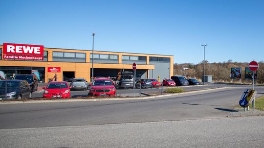 Rechts neben dem Rewe-Markt in Buchholz will der Discounter Penny-Markt eine weitere Filiale im Kreis Neuwied bauen.