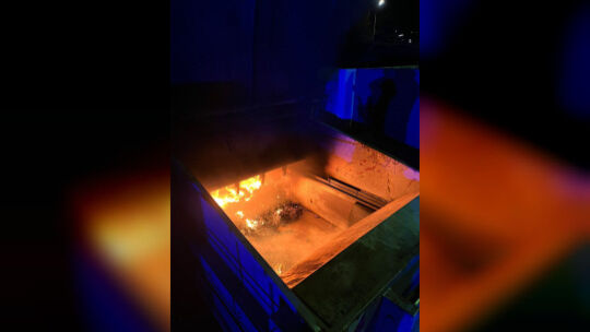 Am Freitagabend brannte eine Müllpresse in Betzdorf-Bruche.