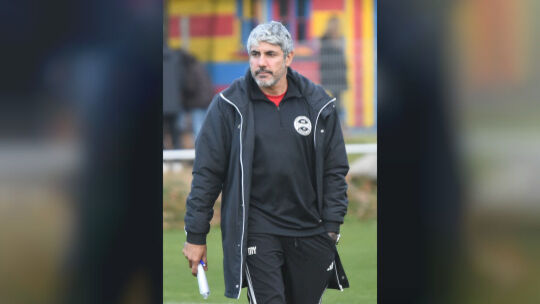 Musste eine bittere Heimniederlage mit seinem Team quittieren: Murat Yasar, der Trainer des FC Schmittweiler.