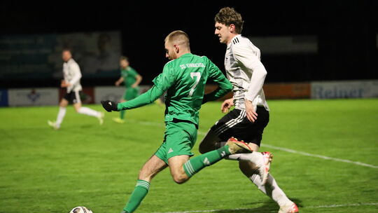 Daniel Reisenhofer (in Grün) war der Ehrbachtaler Matchwinner beim 3:2-Heimsieg in Ney gegen den SV Waldesch. Reisenhofer machte