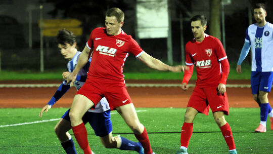 Die SG Rheindörfer (in Rot) setzte sich zu Hause gegen den FC Metternich II mit 2:1 durch und rückte auf den fünften Tabellenpla