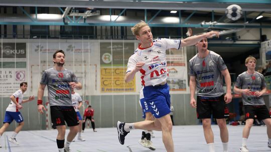 Martin Langen (vorn) erzielte sechs Tore für HB Mülheim-Urmitz in Bellheim. Dennoch musste er sich mit seiner Mannschaft den Süd