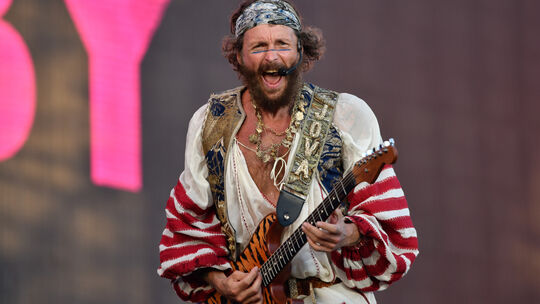 In seiner Heimat jubeln ihm seit Jahrzehnten Zigtausende bei seinen Konzerten zu: Der italienische Cantautore Jovanotti, der mit