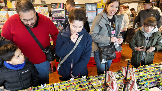 Schon kurz nach dem Start der Lego-Börse in Puderbach war viel Betrieb.