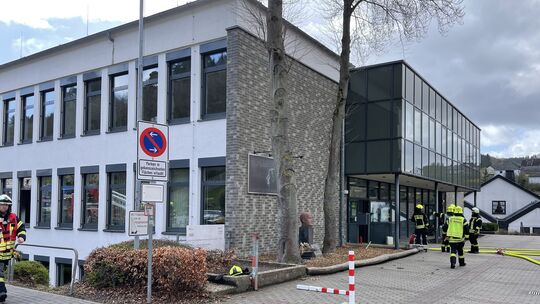 Die Feuerwehren der VG Adenau wurde am Montagvormittag zum Erich-Klausener-Gymnasium gerufen.