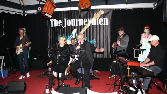 Zum Auftakt in die neue Konzertsaison 2026 gastierte die Bluesrock-Band "The Journeymen" aus Andernach mit weltberühmten Songs