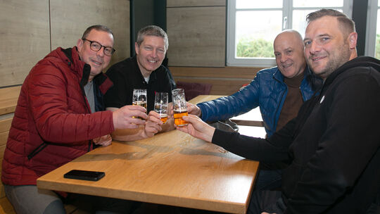 Diese 4 Gäste genossen das Bier