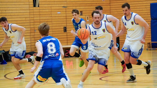 Gegen die SG TV Dürkheim/BI Speyer 2 kassierten die Sportfreunde Neustadt/Wied (am Ball Marc Noetel) eine Niederlage. Dennoch ve