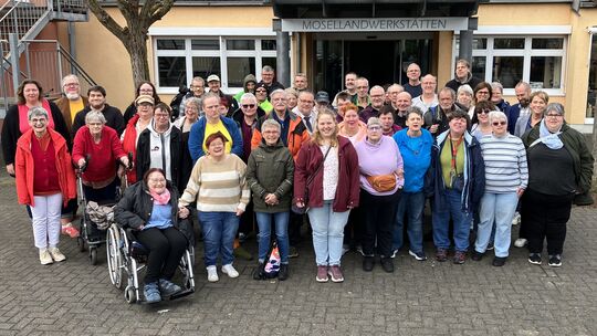 Von Anfang an dabei: Seit 30 Jahren sind diese Menschen mit Handicap in den Mosellandwerkstätten in Treis beschäftigt.