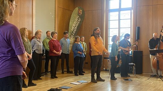 Der Geheime Küchenchor zelebrierte am Sonntagabend ein exzellentes Konzert in der Kreisverwaltung. Besonders die Mischung unters