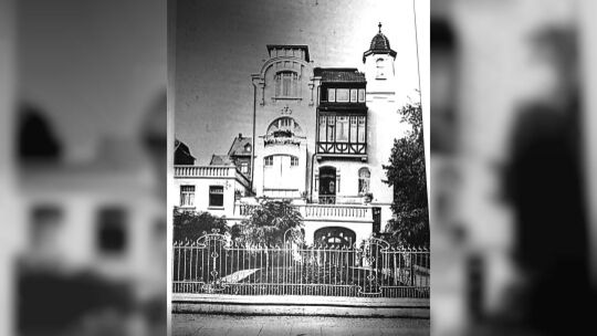 Das beeindruckende alte Gebäude in der Wilhelmstraße wurde nach der Beschädigung im Zweiten Weltkrieg 1949 wiederaufgebaut.