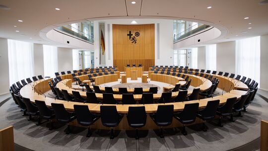 Nur vier Parteien haben es in den neuen Landtag geschafft. Da CDU, SPD und Grüne eine Zusammenarbeit mit der AfD ausschließen, i Nur vier Parteien haben es in den neuen Landtag geschafft. Da CDU, SPD und Grüne eine Zusammenarbeit mit der AfD ausschließen, i