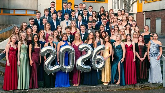 Freuen sich über die Allgemeine Hochschulreife und Fachhochschulreife: die Abiturienten des Wiedtal-Gymnasiums Neustadt.