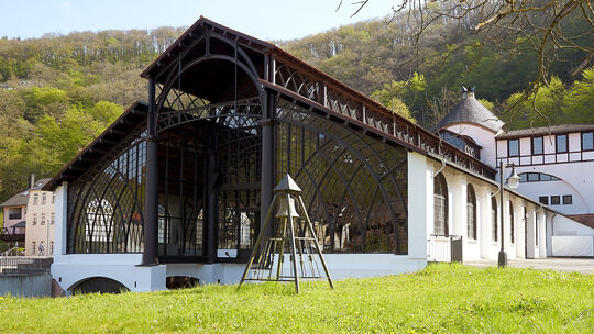 Die kathedralenartige Halle der Gießhalle der Sayner Hütte ist nicht nur ein bedeutendes Industriedenkmal, sondern mittlerweile Die kathedralenartige Halle der Gießhalle der Sayner Hütte ist nicht nur ein bedeutendes Industriedenkmal, sondern mittlerweile