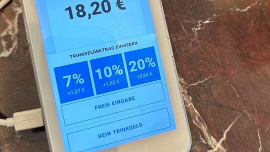 Trinkgeldoptionen auf dem Display eines Kartenlesegeräts