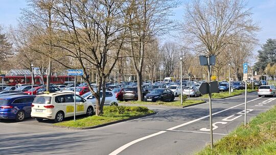 Wie viele der 190 Parkplätze durch die Baustellenlogistik wegfallen und wann das der Fall sein wird, steht noch nicht fest.