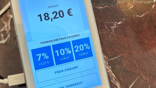 Trinkgeldoptionen auf dem Display eines Kartenlesegeräts