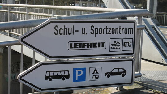 Um einen Beitrag für die Verbandsgemeinde aus den Einnahmen für Bandenwerbung am Nassauer Sportzentrum ging es in der jüngsten S