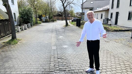 Walter Ohm aus Eichen kann es nicht fassen: Wegen ein paar kleiner Schlaglöcher in der Hauptstraße, sagt er, wolle man dem Bürge