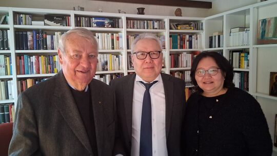 In Wissen trafen sich die Freunde Ulrich Schmalz (links im Bild) und Mandakhbileg Birvaa, hier mit seiner Frau Enkhburd Jugder.