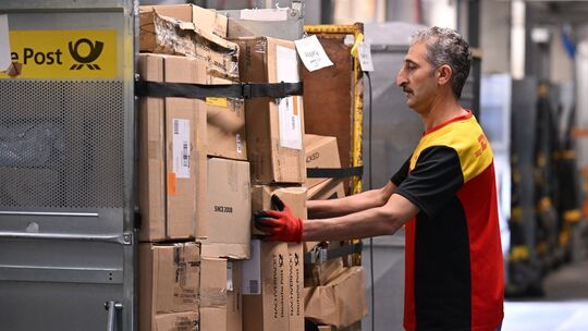 Arbeitnehmer aus Syrien bei DHL