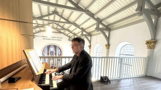 Organist Achim Runge sorgte für die muikalische Begleitung auf der neuen Orgel im Festgottesdienst