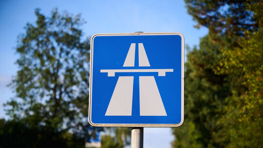 In der Eifel wird in den kommenden Jahren ein 25 Kilometer langer Autobahnabschnitt neu gebaut. Der A1-Lückenschluss hat viele F