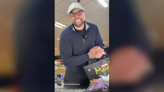 Markus Meyer, der Inhaber des Rewe-Markts in Ransbach-Baumbach, begeistert im Netz mit seinen amüsanten Videos, die auf Facebook