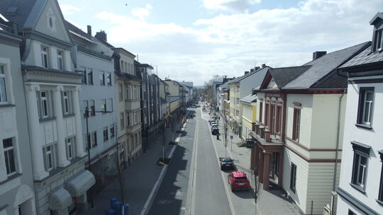 Die Schloßstraße wurde neu gestaltet: Ab Donnerstag kann hier wieder der Verkehr fließen.