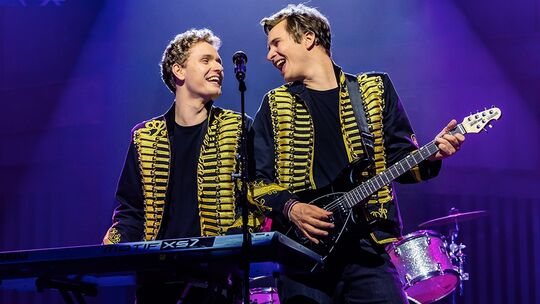 Lukas Baeskow (links) war als Tom im Pur-Musical "Abenteuerland" zu sehen.