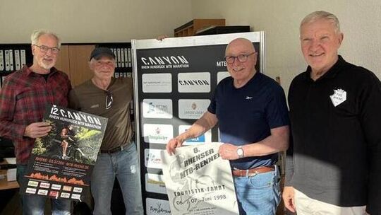 Ein Rückblick voller Erinnerungen. (von links) Heinrich Schüller (Streckenplanung, Rettungspläne), Franz-Josef Weber (ehemaliger