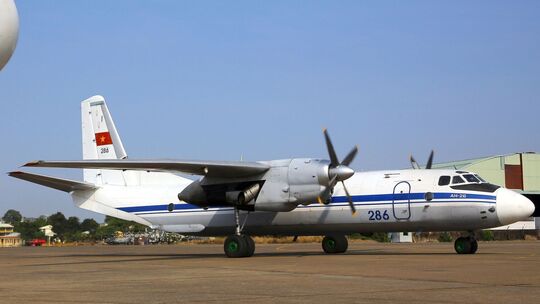 Militärflugzeug des Typs Antonow AN-26