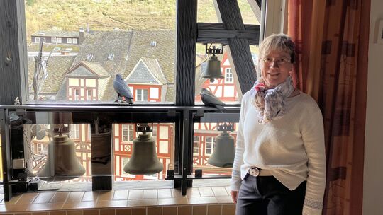 Dorothee Müller wohnt auf dem Cochemer Marktplatz. Ihre Wohnung liegt direkt hinter dem Glockenspiel.