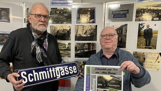 Leonhard Janta (links) und Franz Gert Hammes alias "Et Schimmelche" haben die neue Ausstellung im Bad Breisiger Stadtmuseum vorg