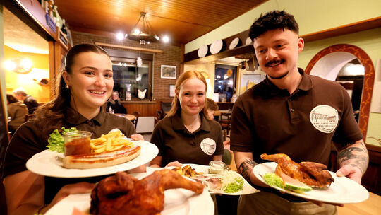 Nicht nur die halben Hähnchen sind lecker.