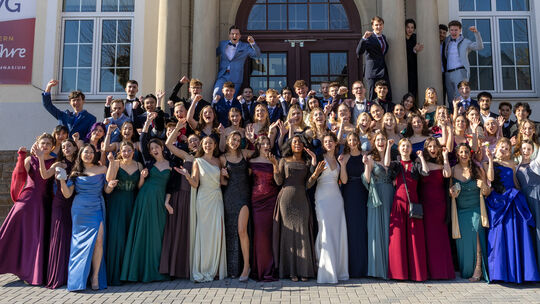 Das Rhein-Wied-Gymnasium gratuliert 84 Abiturienten.