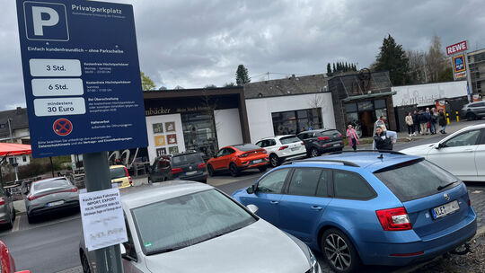 Auf dem geschäftlichen Privatparkplatz in Montabaur-Allmannshausen darf man sonntags nur zwischen 7 und 17 Uhr stehen. Die Filia