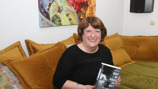 Gabriele Korn-Steinmetz, bekannt unter ihrem Pseudonym Gabriele Keiser, wurde im Februar 1953 in der Westpfalz geboren. Die Auto