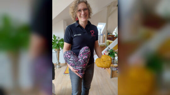 Alexandra Weber, Geschäftsführerin der gemeinnützigen Unternehmergesellschaft "Herzkissen - gemeinsam gegen Krebs", weiß um die