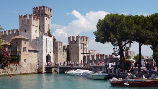 Scaligerburg in Sirmione Scaligerburg in Sirmione
