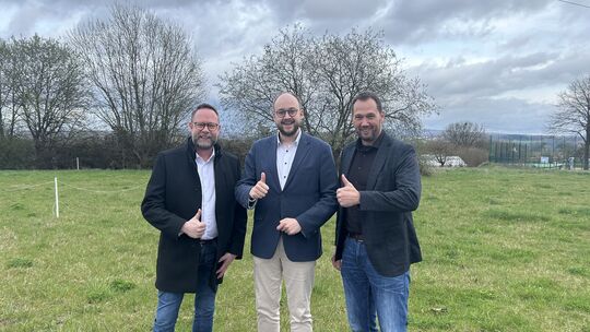 Sven Schür (von links), Pierre Fischer und Manuel Seiler kündigten die als gemeinsamer Aprilscherz die "Super-Verbandsgemeinde W