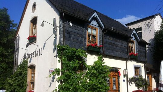 Heute ein Schmuckstück im Ortskern von Mittelbollenbach: Der denkmalgeschützte Stierstall ist der Treffpunkt des Stadtteils. Da