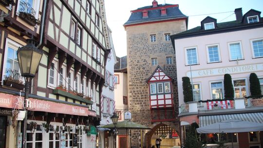 Das Rheintor ist eines der Wahrzeichen im Herzen von Linz.