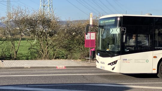Das Wartehäuschen an der Haltestelle "BW Krankenhaus" in Fahrtrichtung Rübenach ist abgebaut worden.