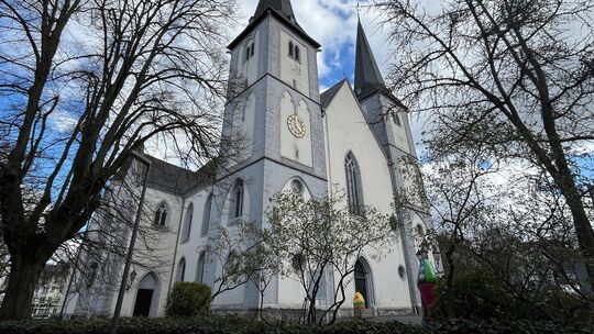 Die Kirche St. Peter in Ketten in Montabaur ist das größte Gotteshaus in der Pfarrgemeinde.