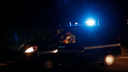 Dieseldieb rammt französisches Polizeiauto