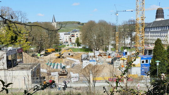 Diese Baustelle war einmal als Kurpark das sprichwörtliche Wohnzimmer von Bad Neuenahr.