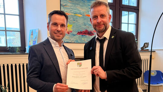 Nicht ernst gemeint - aber durchaus mit ernstem Hintergrund: Der Koblenzer Oberbürgermeister David Langner (links) und der Landr